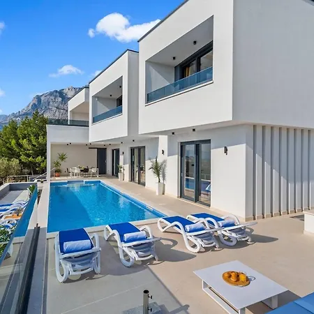 Luxury Sagnia, 4 En-suite Bedrooms, Sea Views וילה מאקרסקה