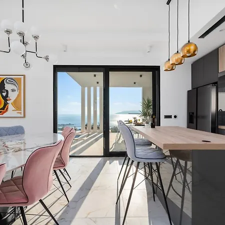 Luxury Sagnia, 4 En-suite Bedrooms, Sea Views וילה מאקרסקה