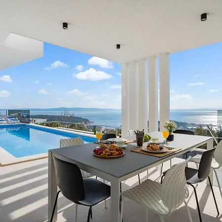 Luxury Sagnia, 4 En-suite Bedrooms, Sea Views *