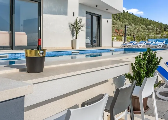 Villa Luxury Sagnia, 4 En-suite Bedrooms, Sea Views Makarska
