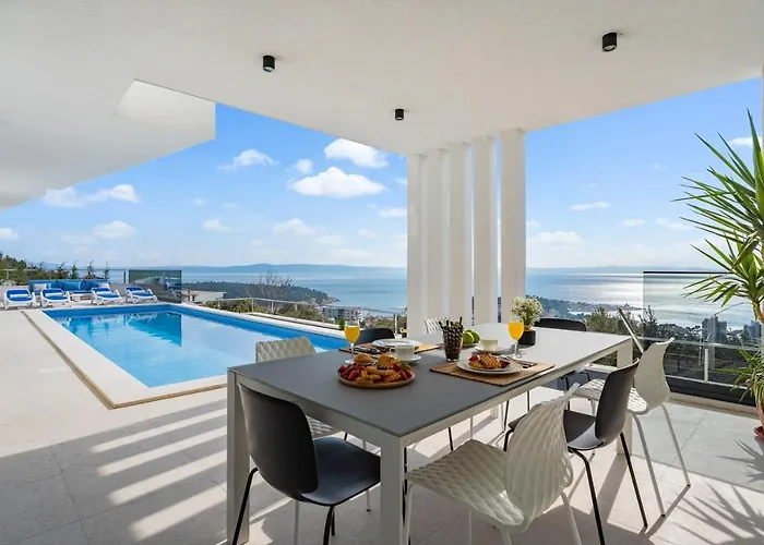 Luxury Sagnia, 4 En-suite Bedrooms, Sea Views *