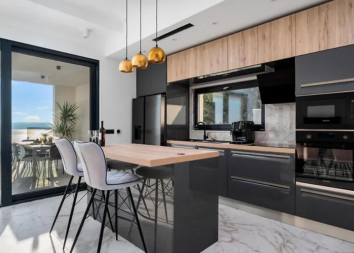 Luxury Sagnia, 4 En-suite Bedrooms, Sea Views Villa