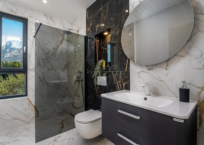 Luxury Sagnia, 4 En-suite Bedrooms, Sea Views *