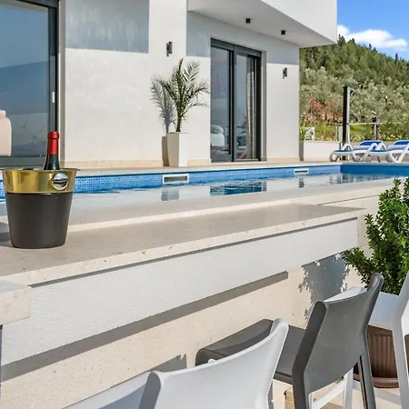 Villa New Luxury Sagnia, 4 En-suite Bedrooms, Sea Views Makarska