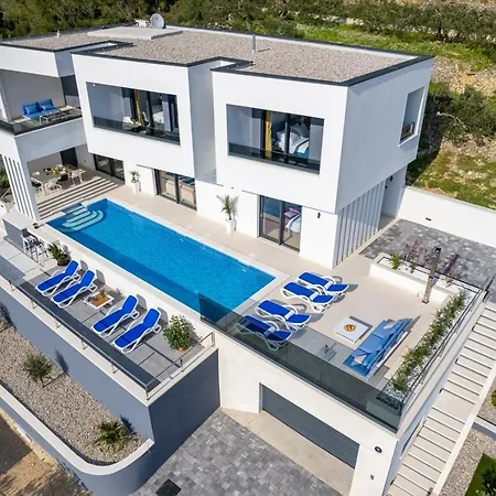 Luxury Sagnia, 4 En-suite Bedrooms, Sea Views Makarska