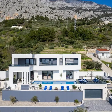 Luxury Sagnia, 4 En-suite Bedrooms, Sea Views *