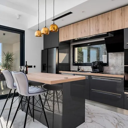 Luxury Sagnia, 4 En-suite Bedrooms, Sea Views Villa